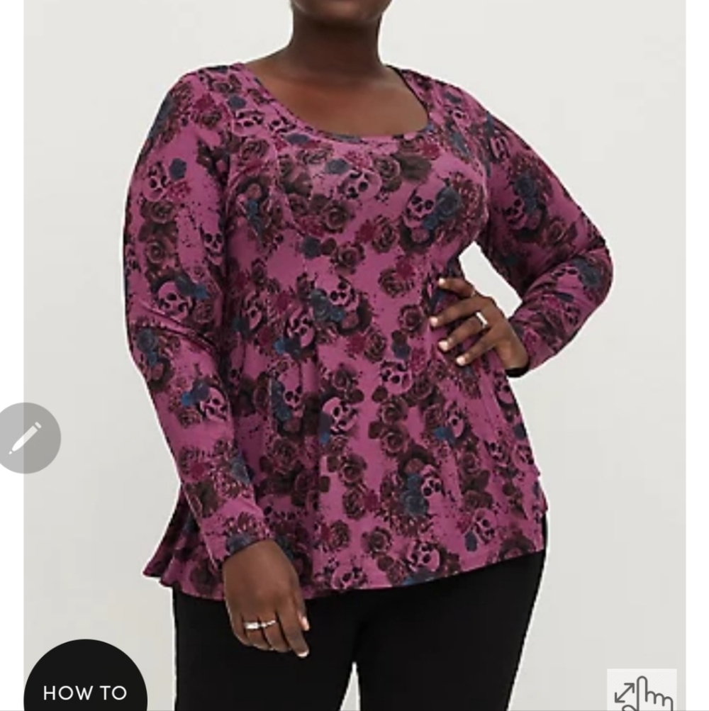 🆕️☠️SKULL / ROSES FIT AND FLARE TOP☠️